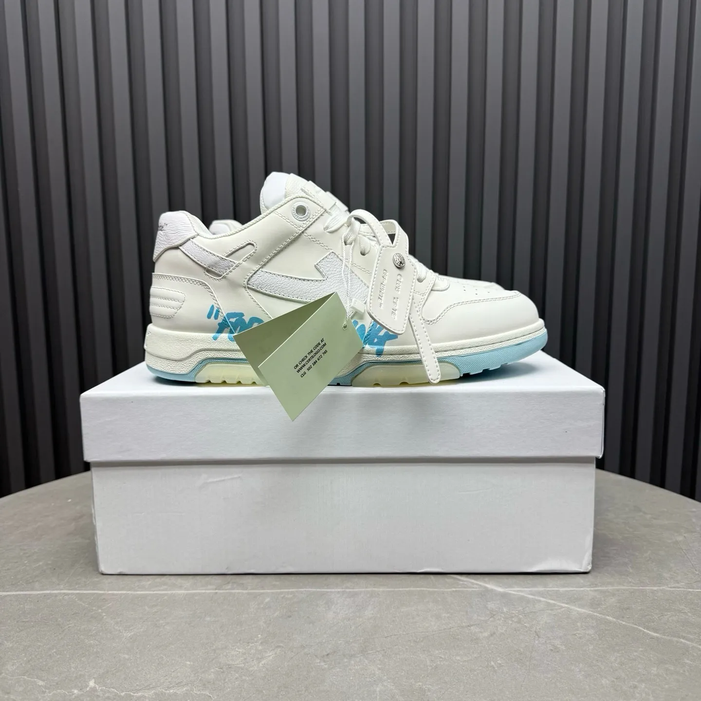 【off- white】P: 620💰Couple model👫, Size: 35-44 (Customized for men 38.45.46) High-quality version👊 "Out of office" series original molding, original lasting, production process 1:1 Original ➰OFF GRAY WHITE OW ➰ First-layer cowhide Imported skin-friendly and environmentally friendly polyester mesh Original molding high elastic and environmentally friendly molding pad Made with the original lasting process. The original molded rubber outsole (never yellows and deforms) has a super correct shape, bright color and strong three-dimensional effect👍. Packaging💯Full set of packaging synchronized with the official website (branded paper, certificate of quality, branded cloth bag)